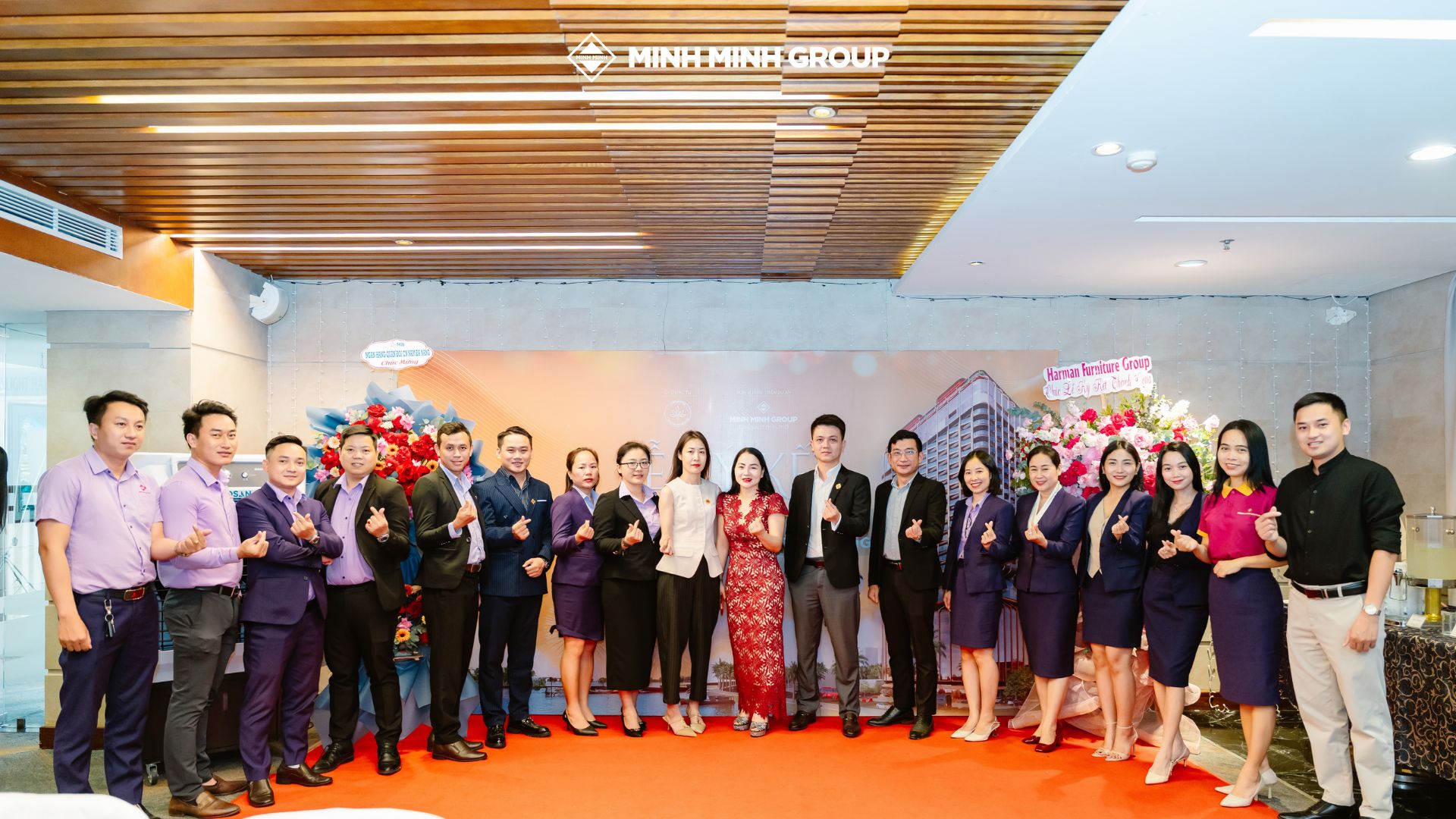 Các thành viên ban lãnh đạo cùng CBNV tập đoàn Minh Minh Group